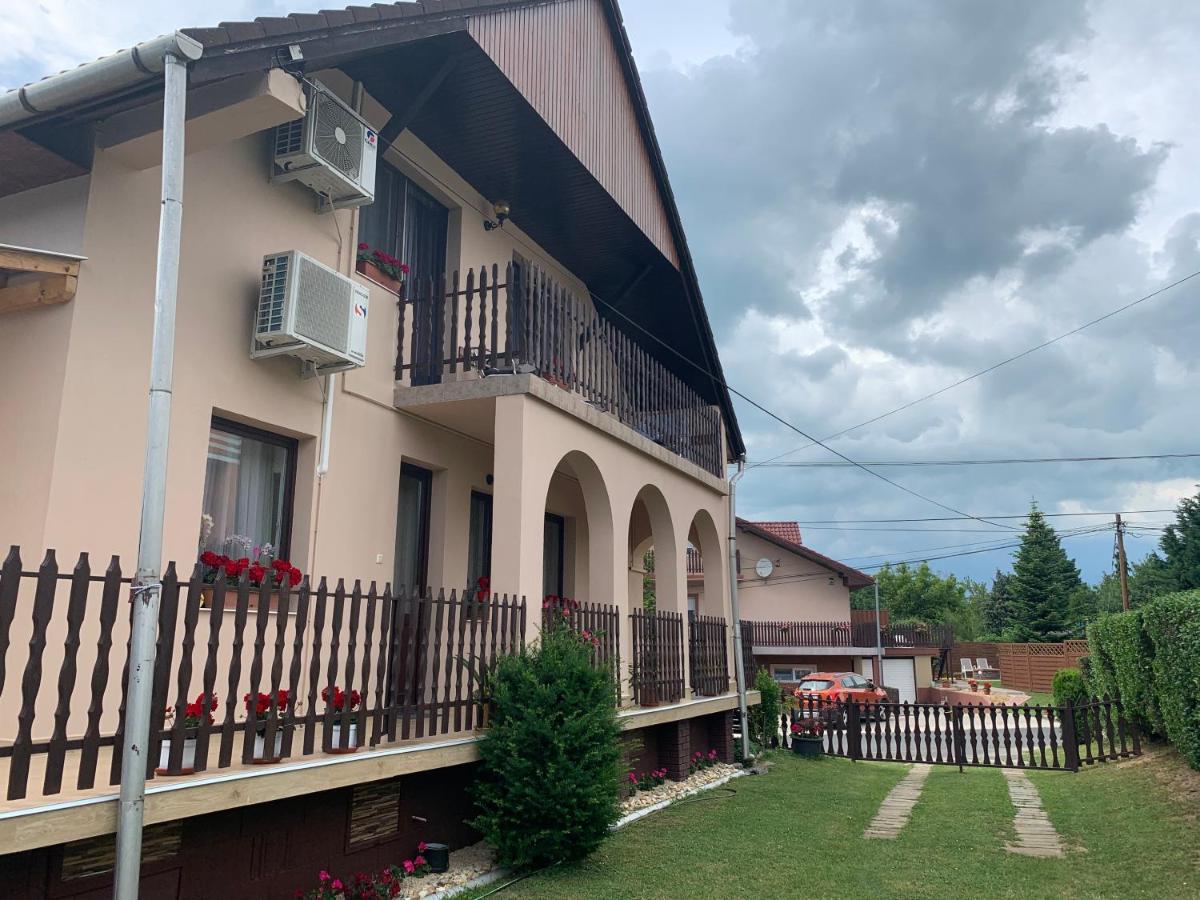 Nagcsalados Rozsa Apartman Balatonlelle Exteriér fotografie
